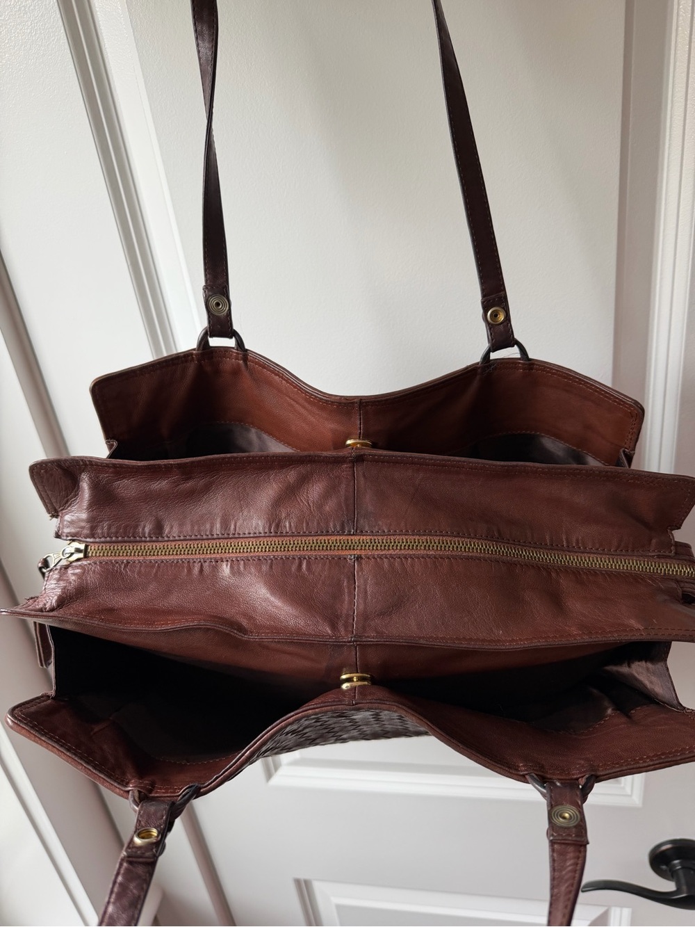 Authentic Bottega Veneta Intrecciato Leather Shoulder Tote in Dark Brown - Picture 4 of 15